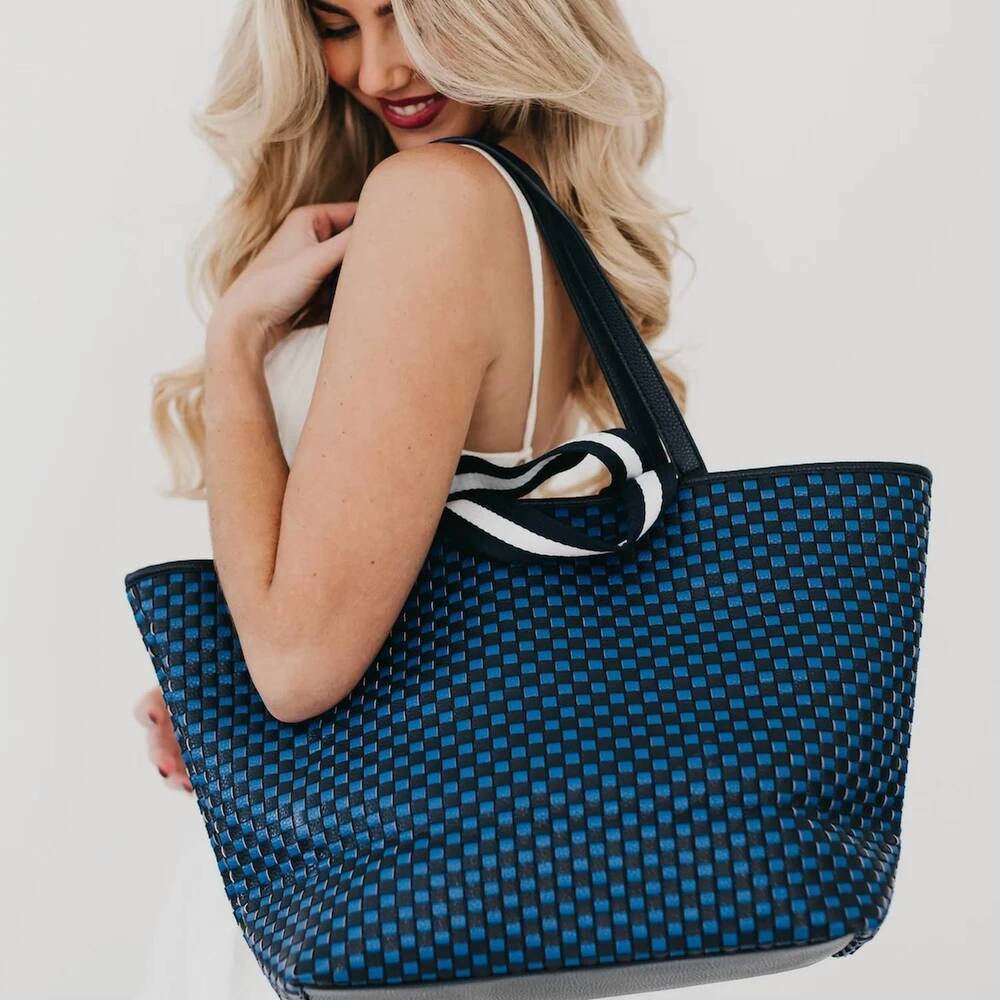 NEW PRETTY SIMPLE women's woven tiffany organizer tote bag in checkered navy